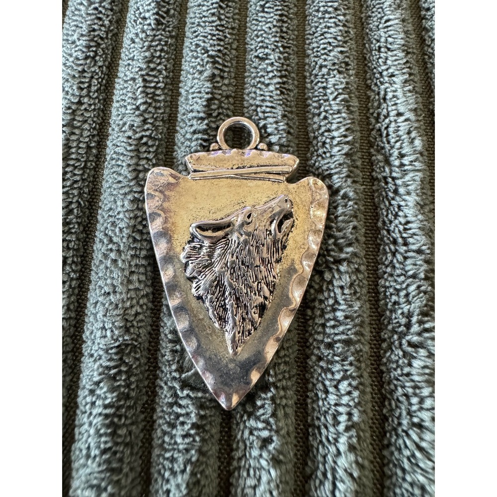 Silver Tone Arrowhead‎ Wolf Howling Pendant Charm Jewelry